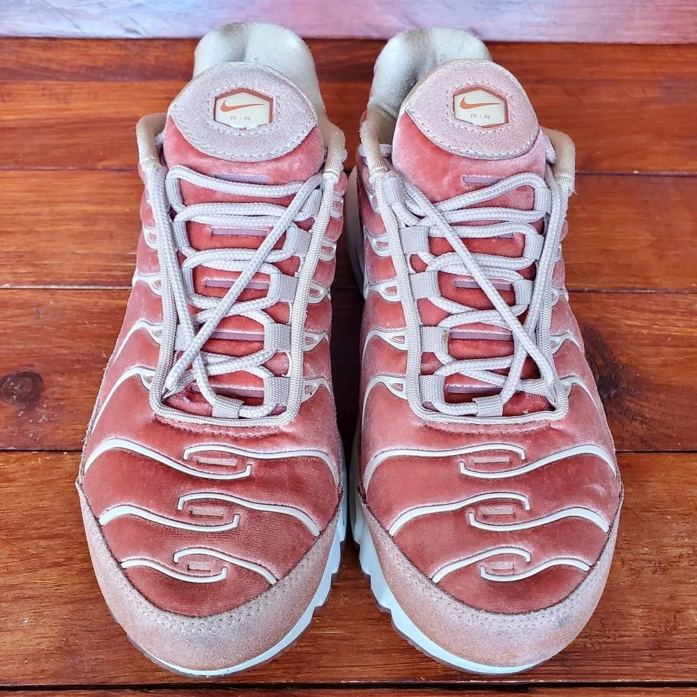 Nike‎ Air Max Plus Shoes Women 6.5 Velvet Dusty Pink AH6788-201
